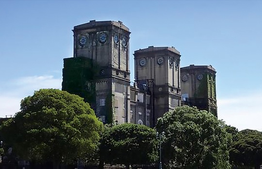 根岸森林公園内に現存する旧根岸競馬場一等馬見所＝市提供