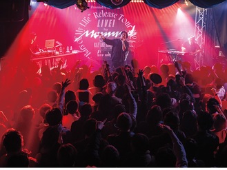 オーディエンスを盛り上げるＭｕｍｍｙ―Ｄさん＝２月９日、横浜Reny Beta、©Yuta Ito