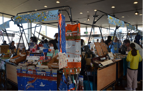 にぎわうマルシェ