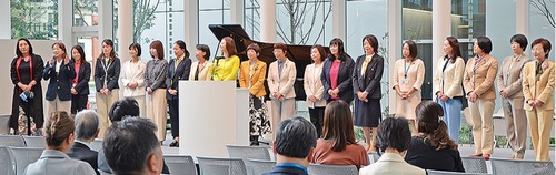 リレートークを行う女性議員たち