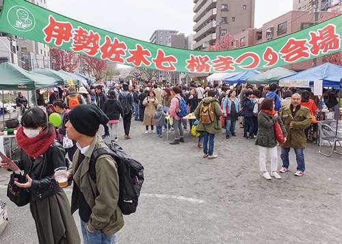 毎年多くの人でにぎわう（提供）