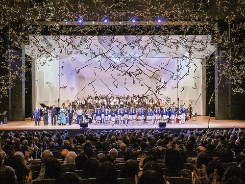 盛大に行われたフィナーレ公演＝提供