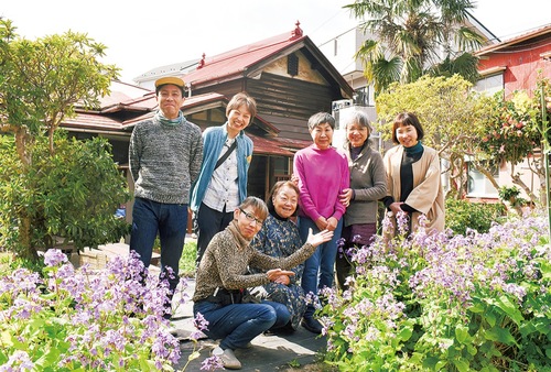 もくりの庭と運営メンバーら