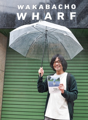 作品の舞台となった「若葉町ウォーフ」と鈴木監督