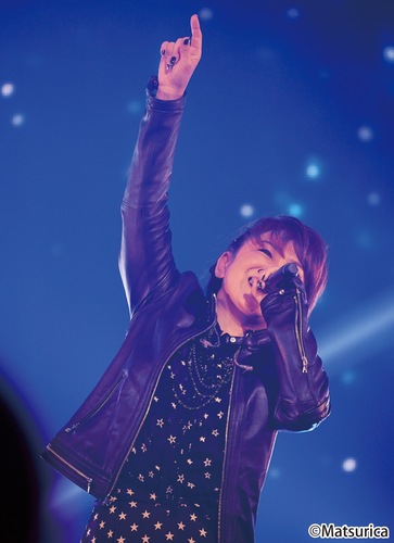 いつも全力でライブを盛り上げる松本さん＝提供写真