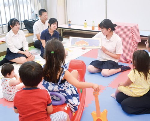 物語に夢中になる子どもたち