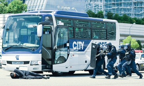 バスジャックの犯人を制圧