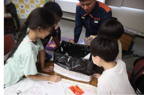 携帯トイレ実験の様子