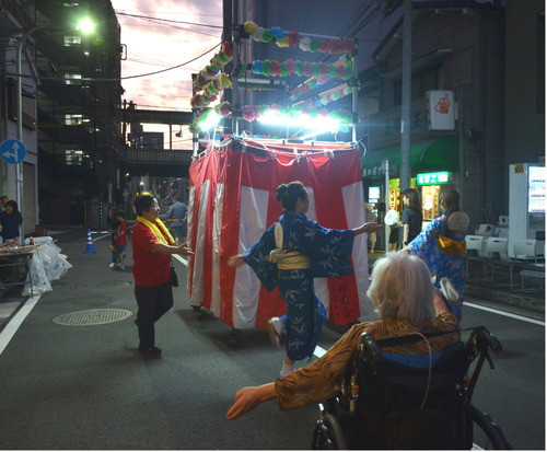 西区音頭などを披露