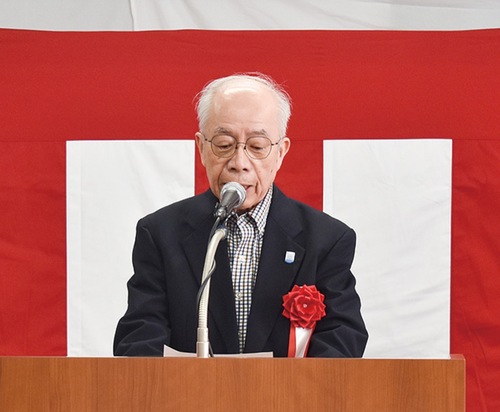あいさつをする平野会長