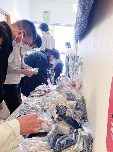 様々な商品が並ぶ（昨年）