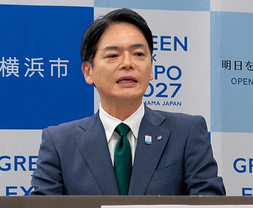 定例会見に臨む山中市長