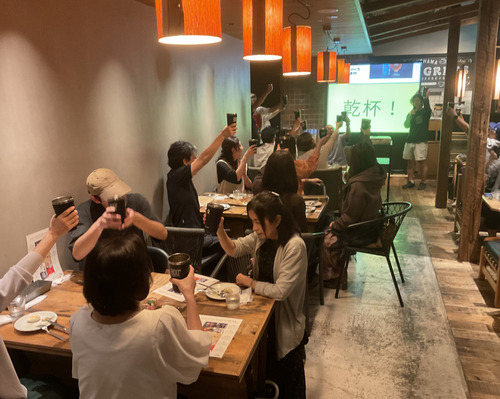 イベントの始まりは「とりあえず乾杯」