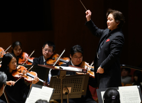 指揮を振る阿部さん＝提供　©藤本史昭