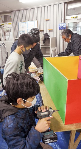 プロに教わりながら作業
