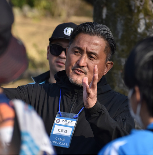 ニッパツ三ツ沢球技場で行われた開幕戦終了後、サポーターからの質問に答える竹原氏