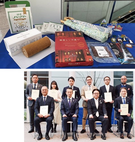 市長賞と審査員特別賞に選ばれた８商品（上）と表彰された企業の代表者ら