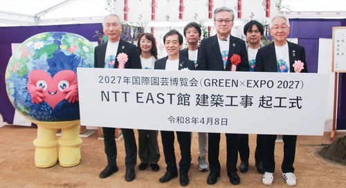 工事の安全を祈願した澁谷社長（前列左から２番目）ら