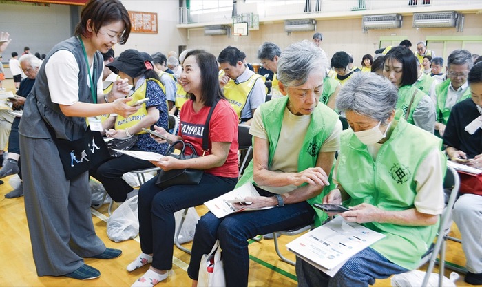 横浜市国際交流 外国人も支援者側に 立野小地域防災拠点で講話