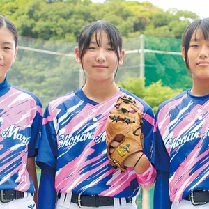 左から津山さん、小松さん、禰占さん