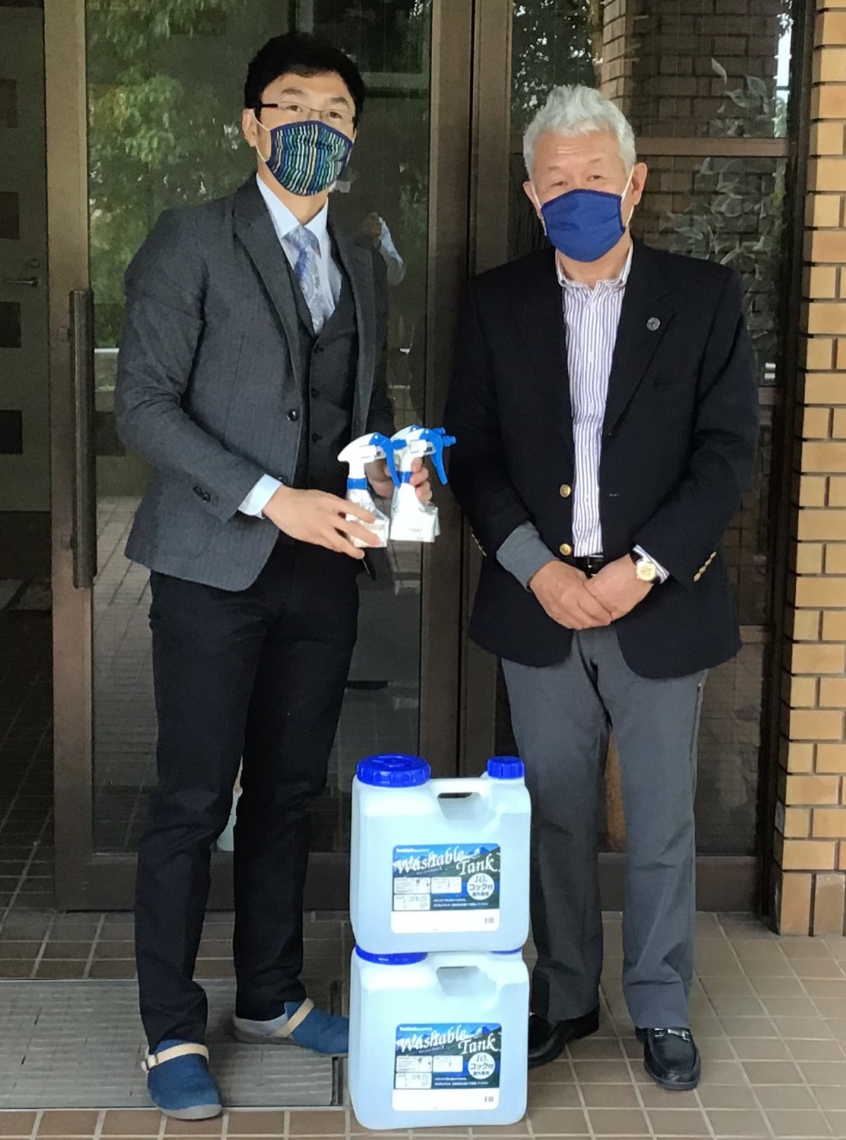 ｗｅｂ限定記事 横浜伊勢佐木ｌｃ ライオンズクラブ コロナ予防の一助に 消毒液など寄贈 中区 西区 タウンニュース