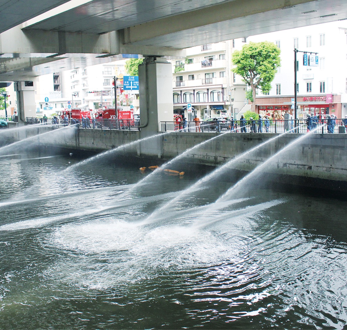 中村川で放水訓練