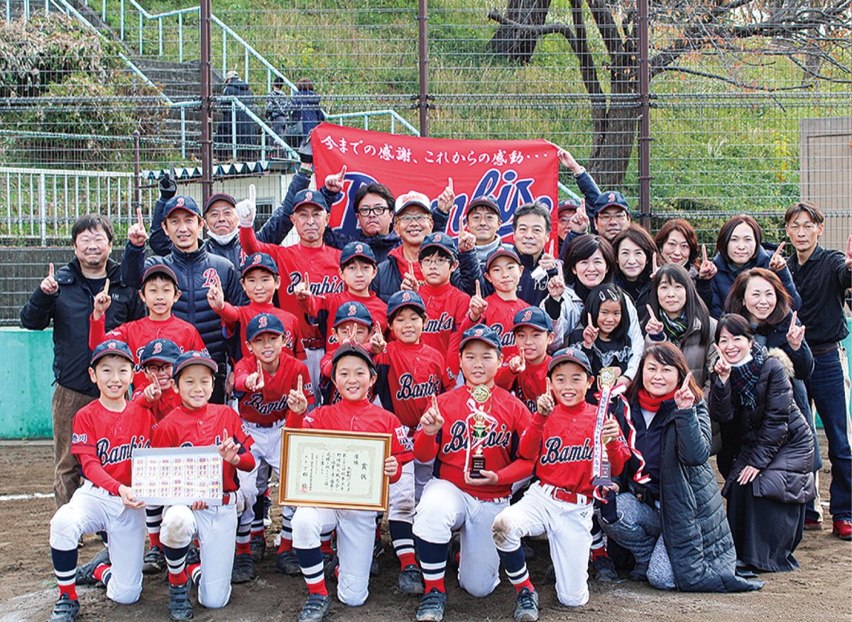 優勝を喜ぶ同チーム