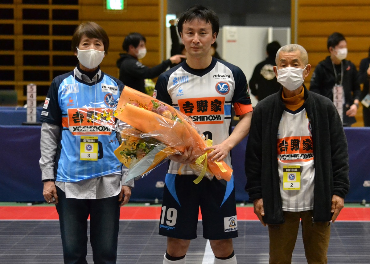 セレモニーでの両親との記念撮影