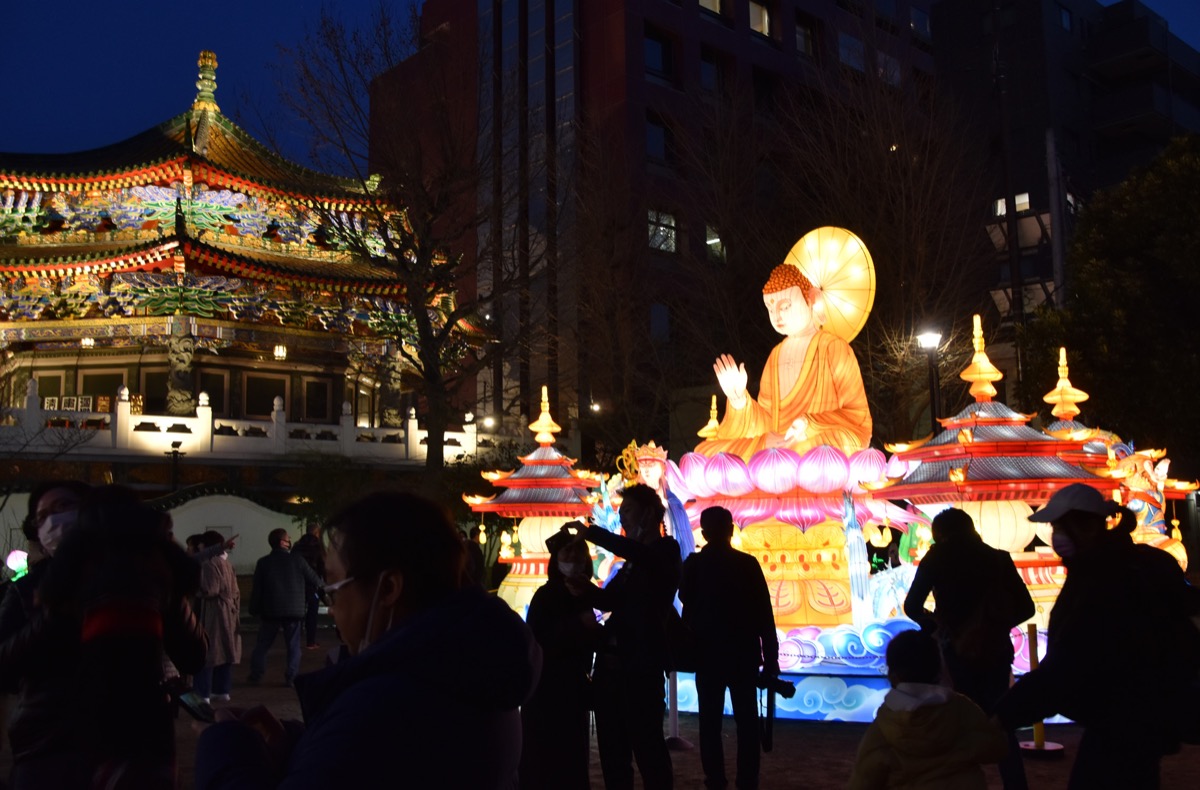 高さ5mある雷音寺のランタンも