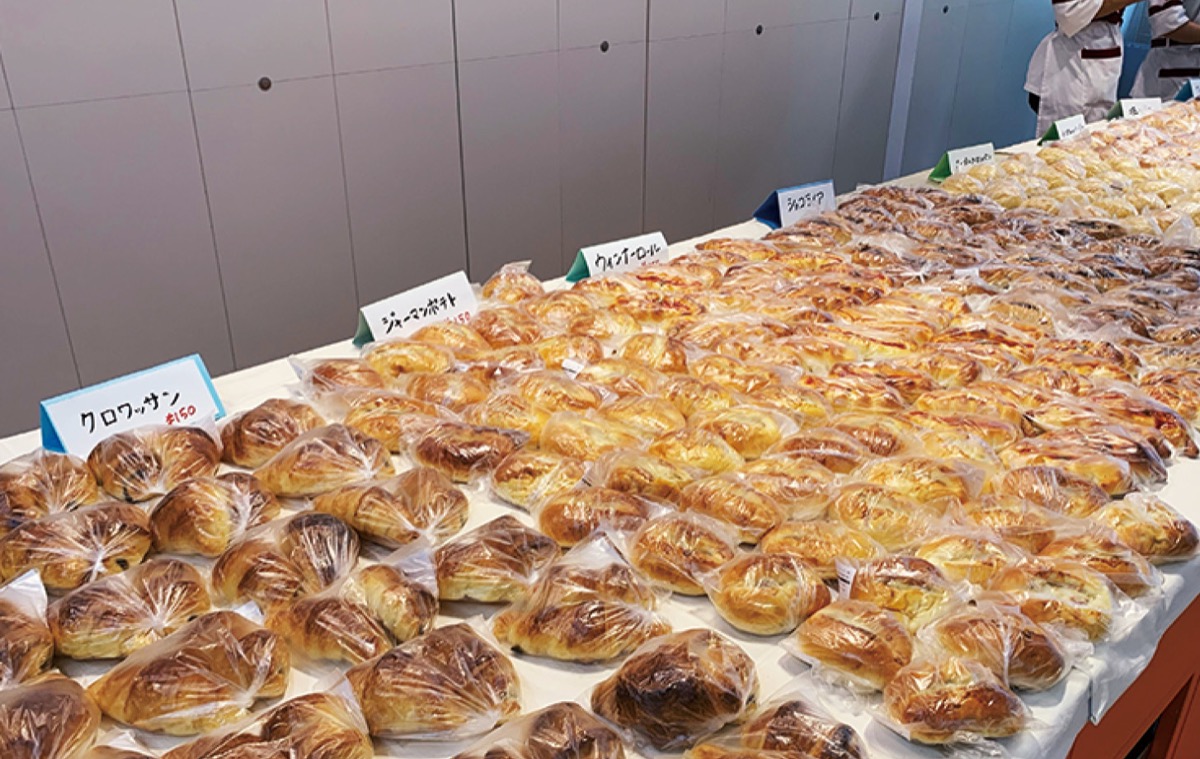 横浜駅西口 国際フード製菓で学園祭 「食べる門には福来る