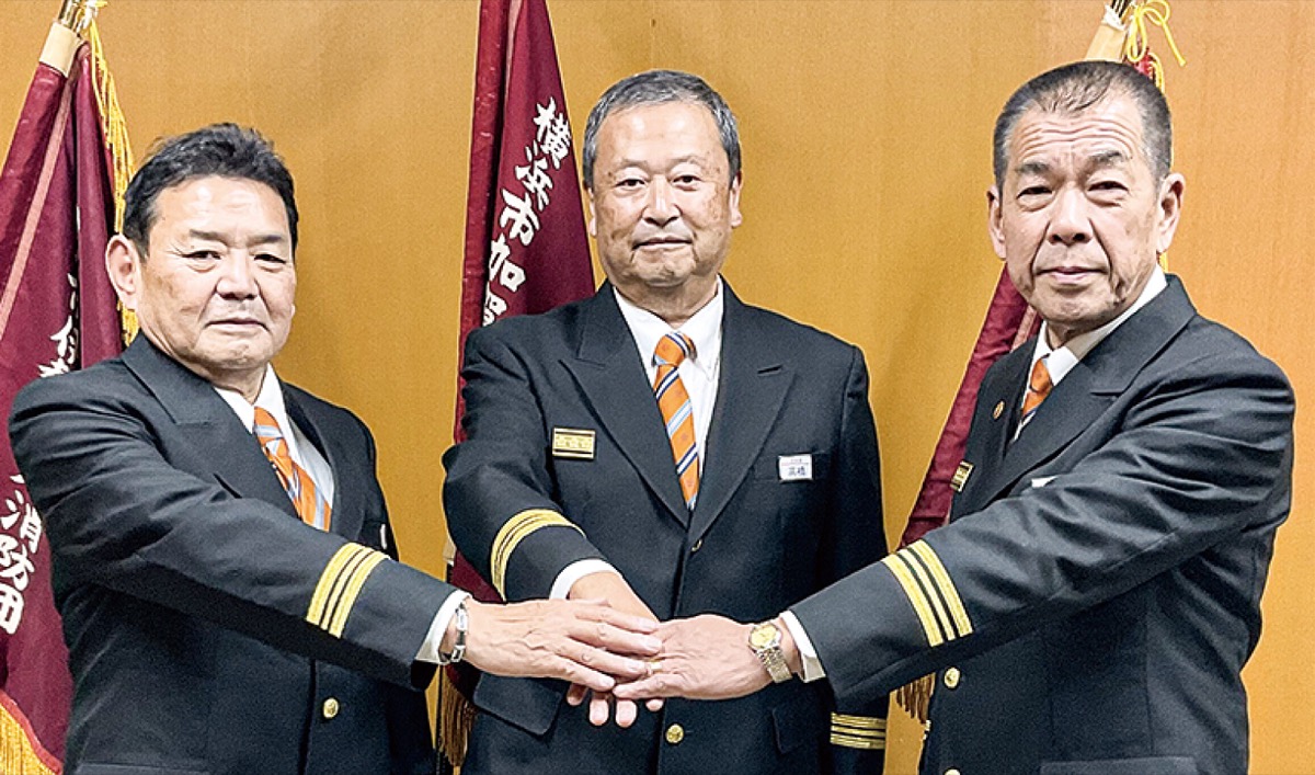 左から永田二朗団長、高橋伸昌団長、添田勝夫団長