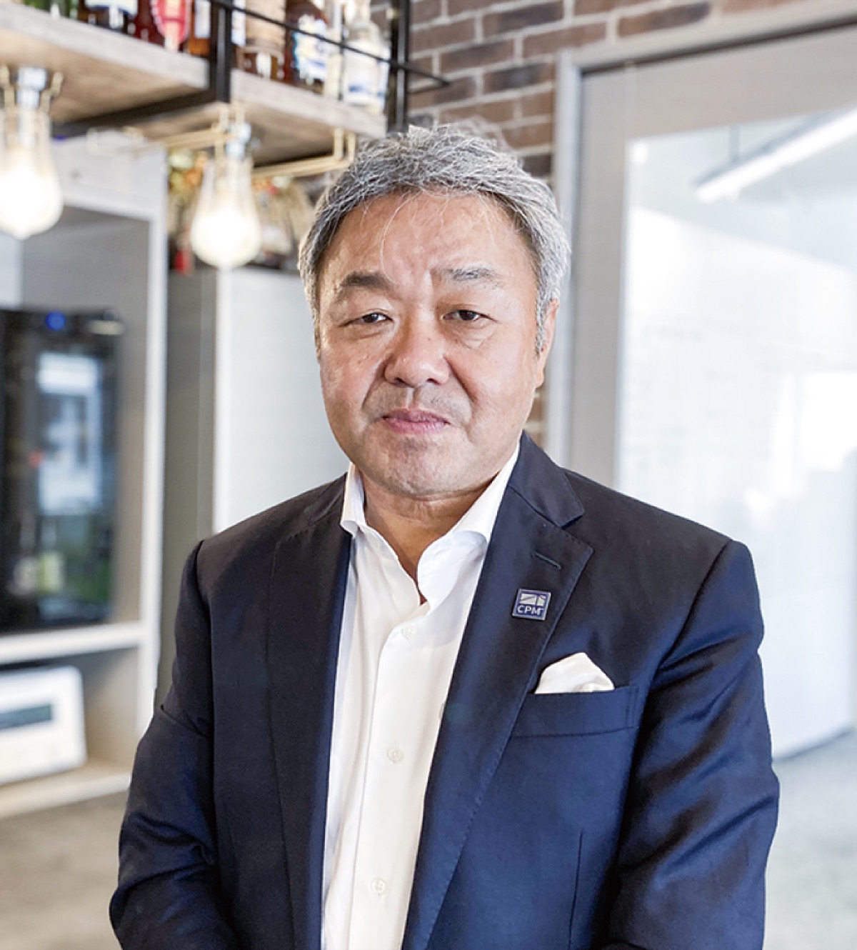 「秘密厳守、お気軽にご参加ください」と右手代表