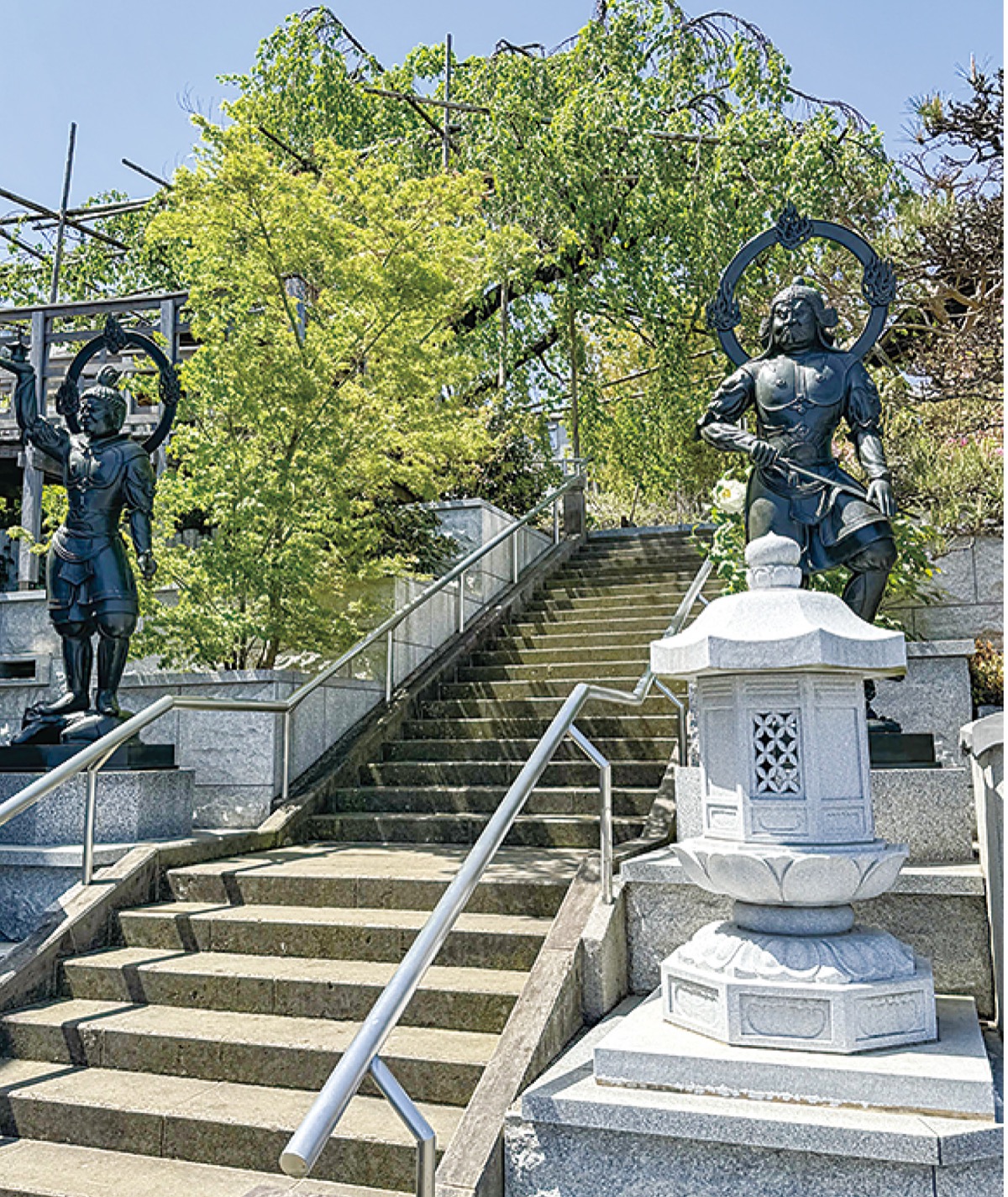 ｢しだれ桜の寺｣の樹木葬墓地 (写真2)