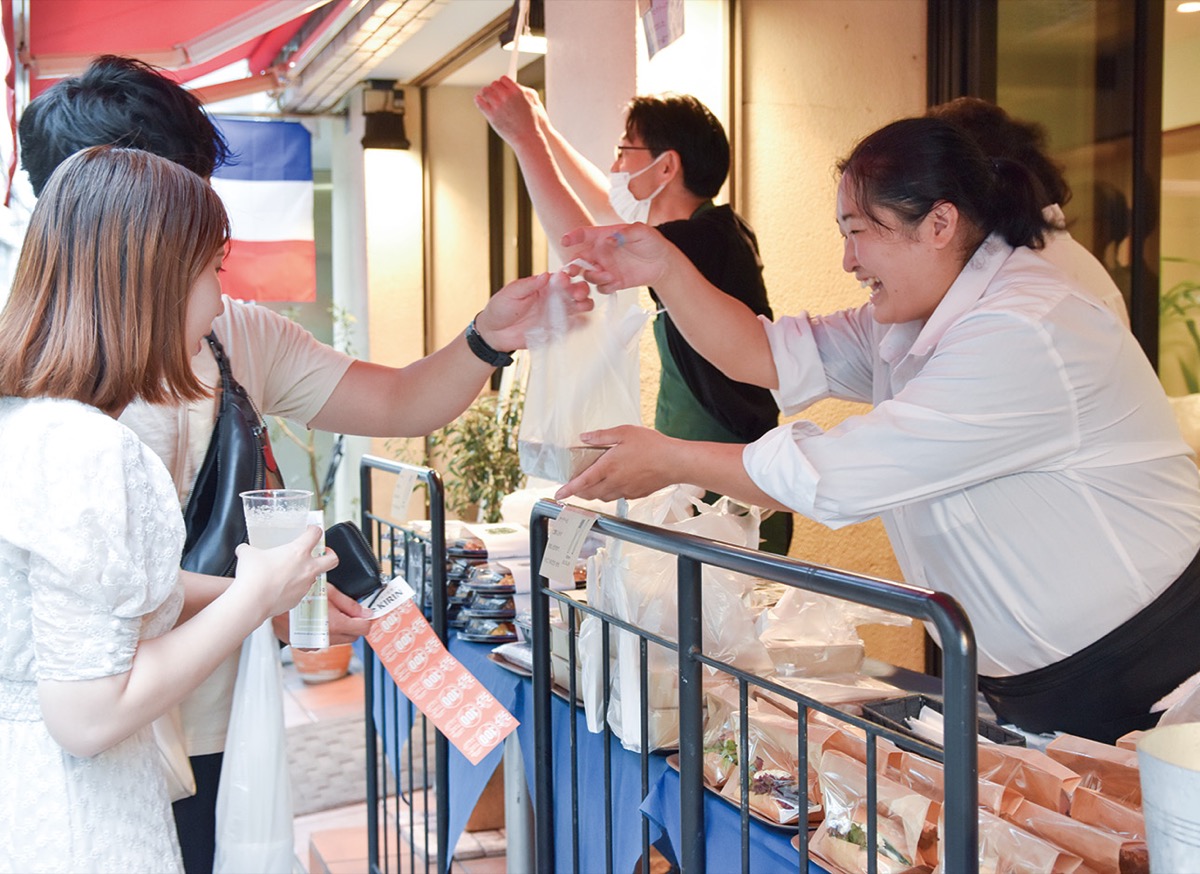 気になっていたお店の味を試すチャンス(写真は過去開催時の様子=元町クラフトマンシップ・ストリート提供)