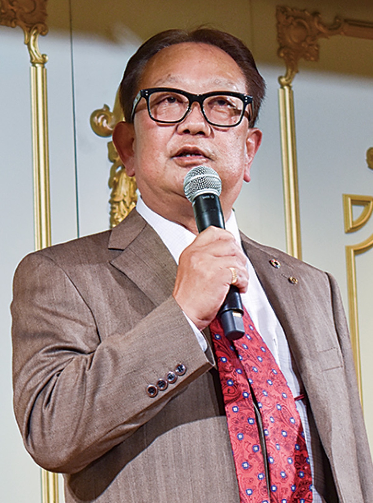 記念式典に約200人