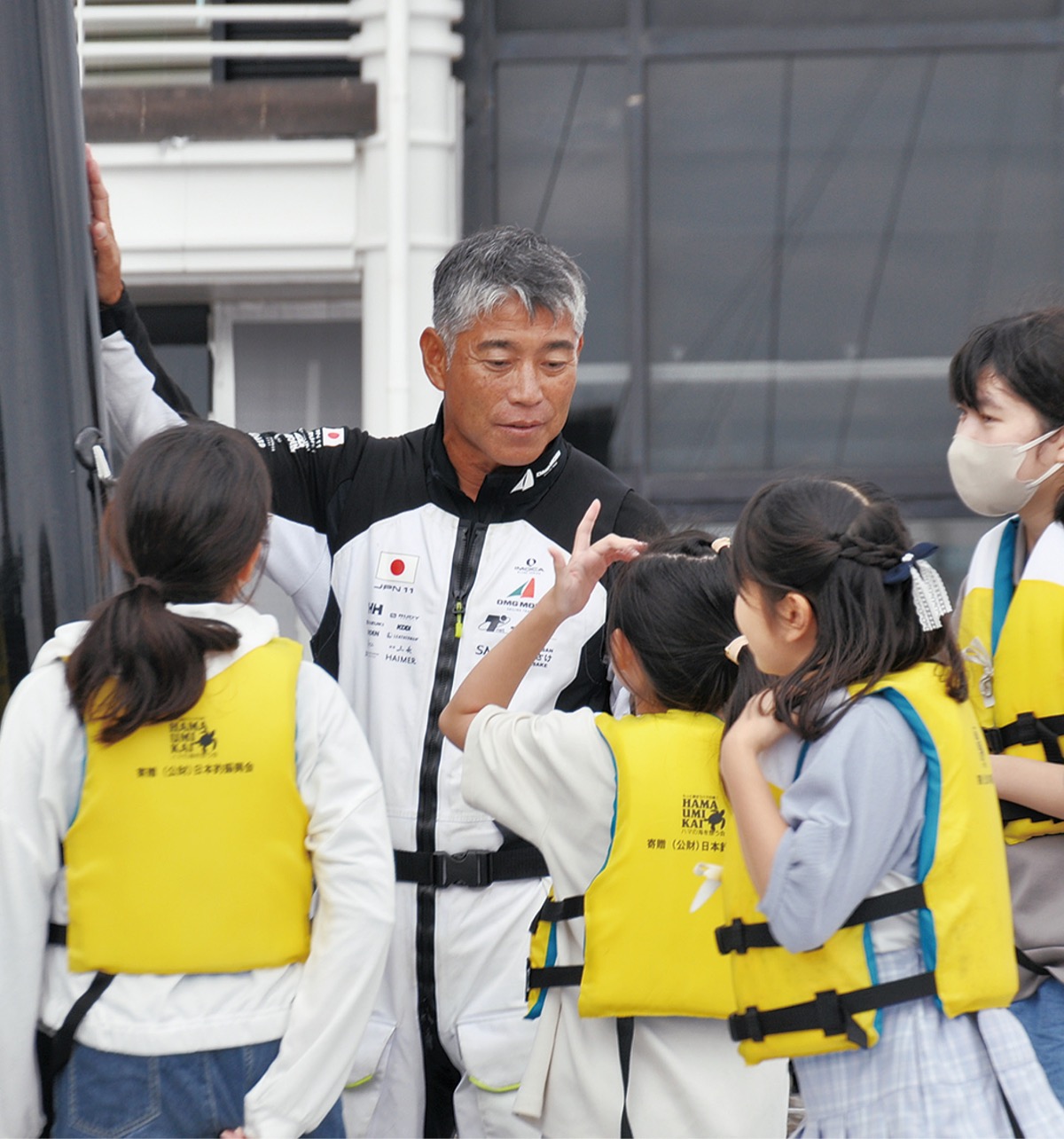 世界一周のヨットを見学