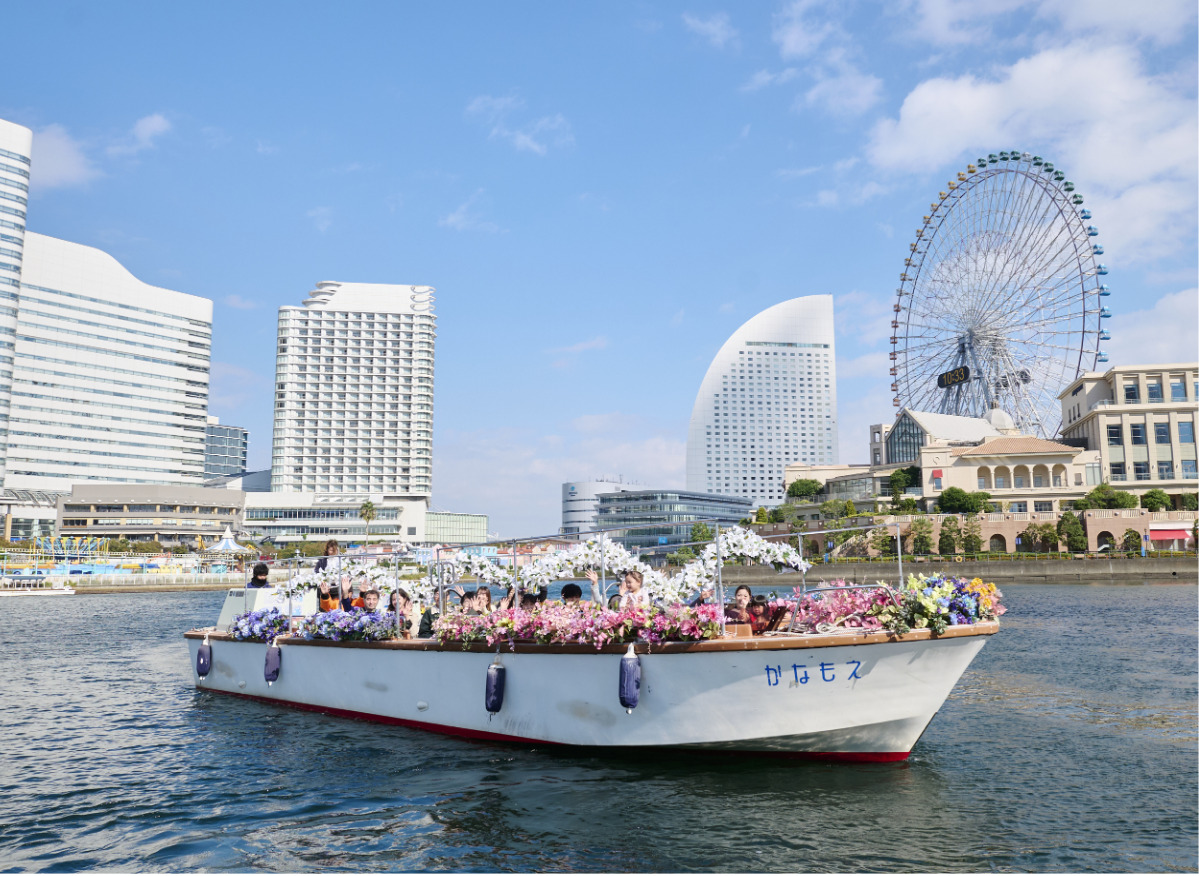 花で彩る船とロープウェイ