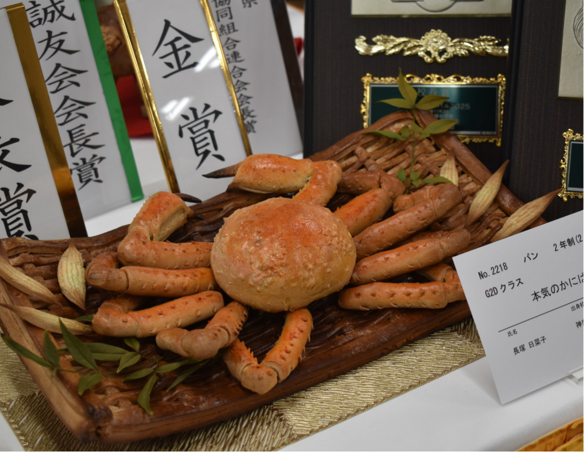 学生作の商品に長蛇の列