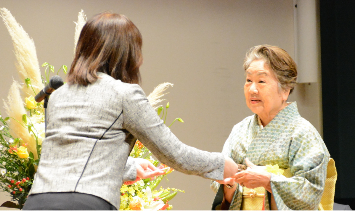 納税普及の功績称える