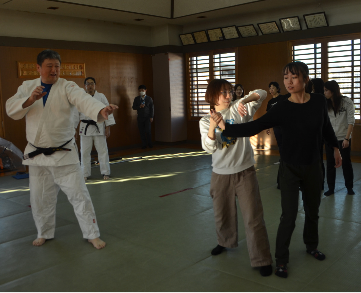 女性へ護身術指導