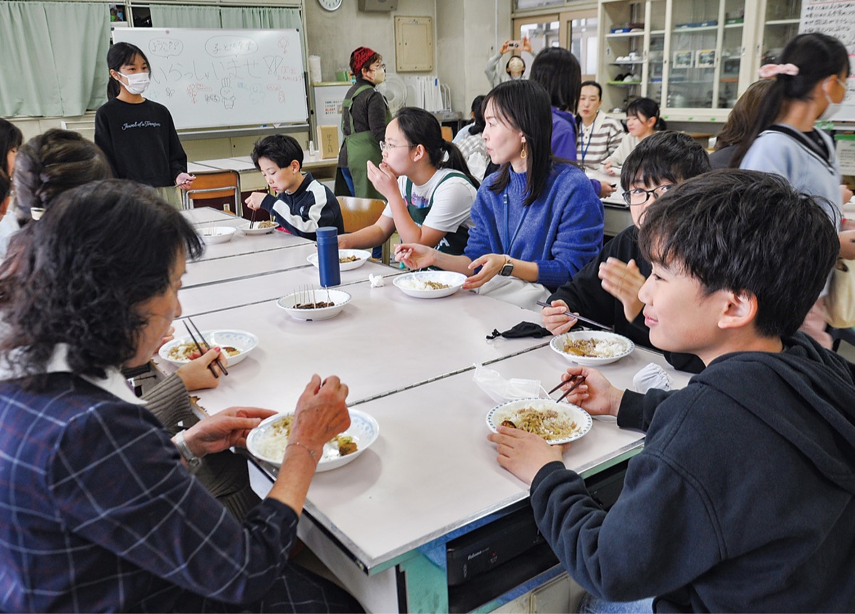 食堂で地域とつながり