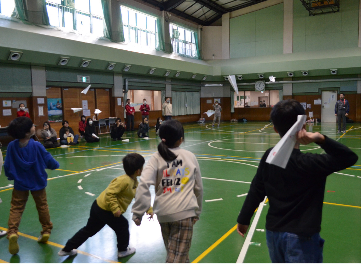 紙飛行機教室を開催