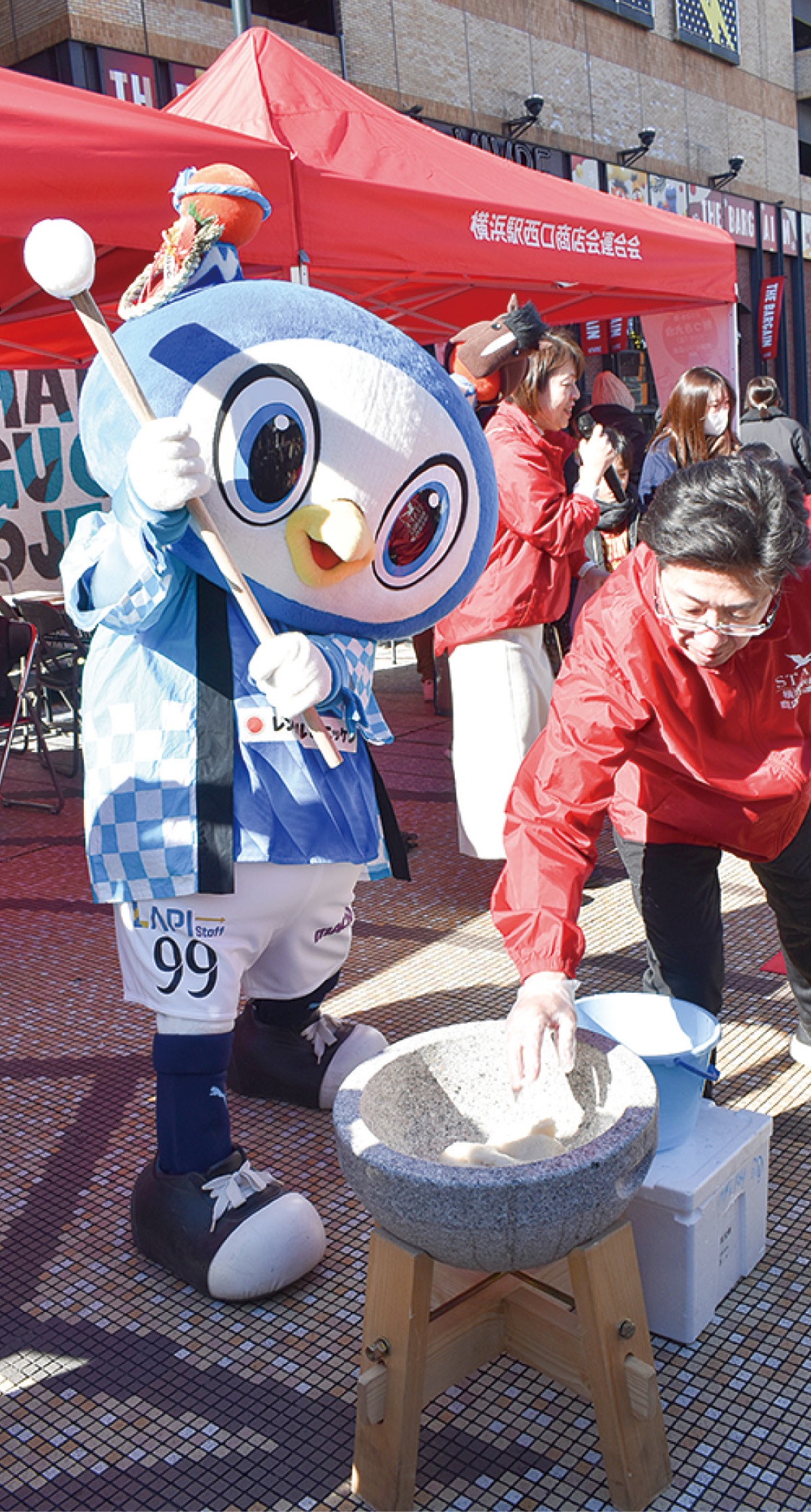 ビブレ広場で餅つき