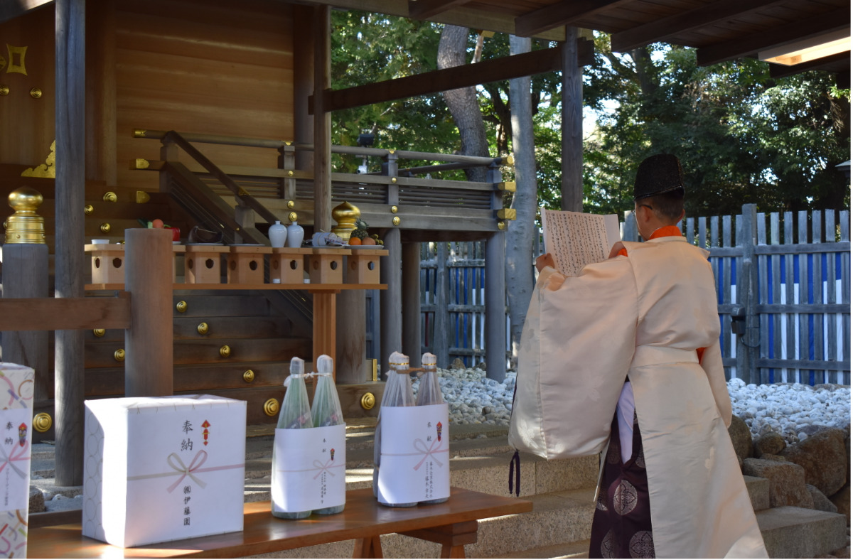 祝詞を奏上する阿久津宮司