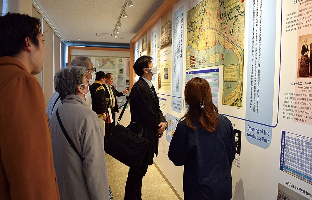 講演後は同校の歴史資料館の見学も行われた