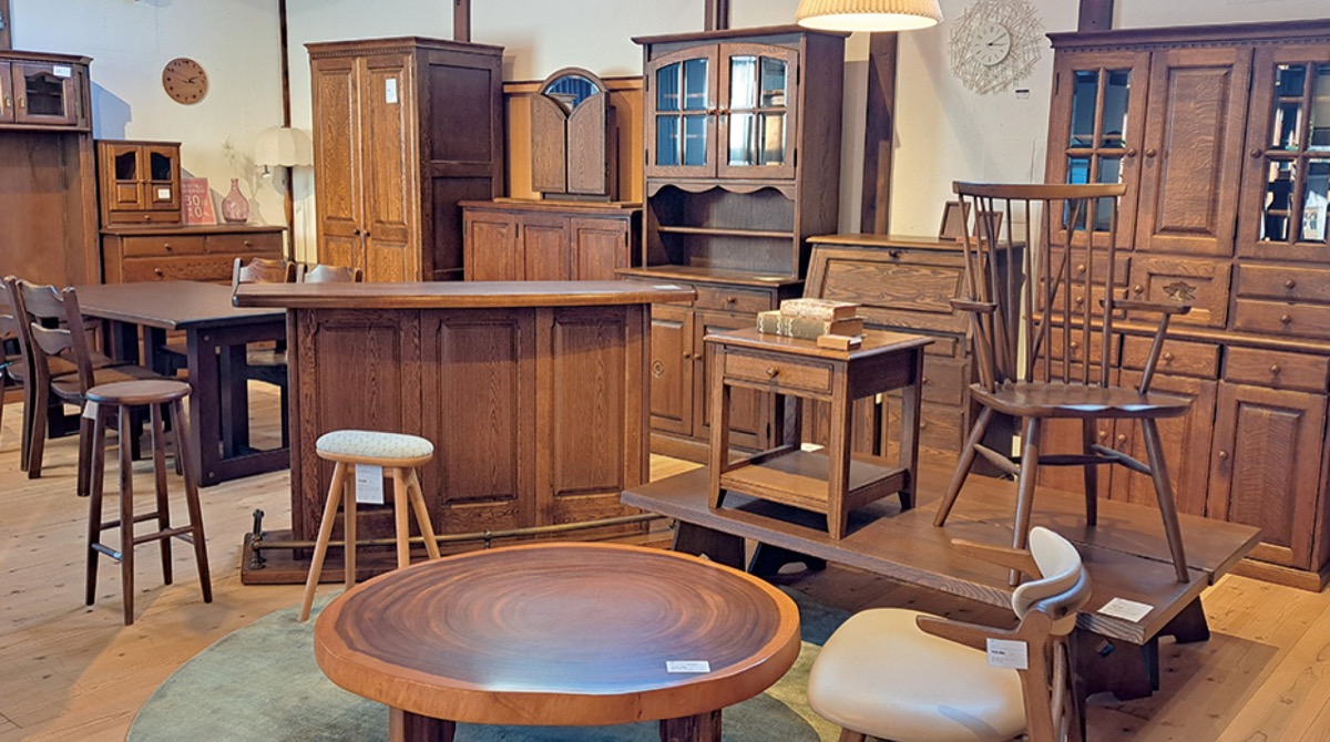 店頭に並ぶリユース家具