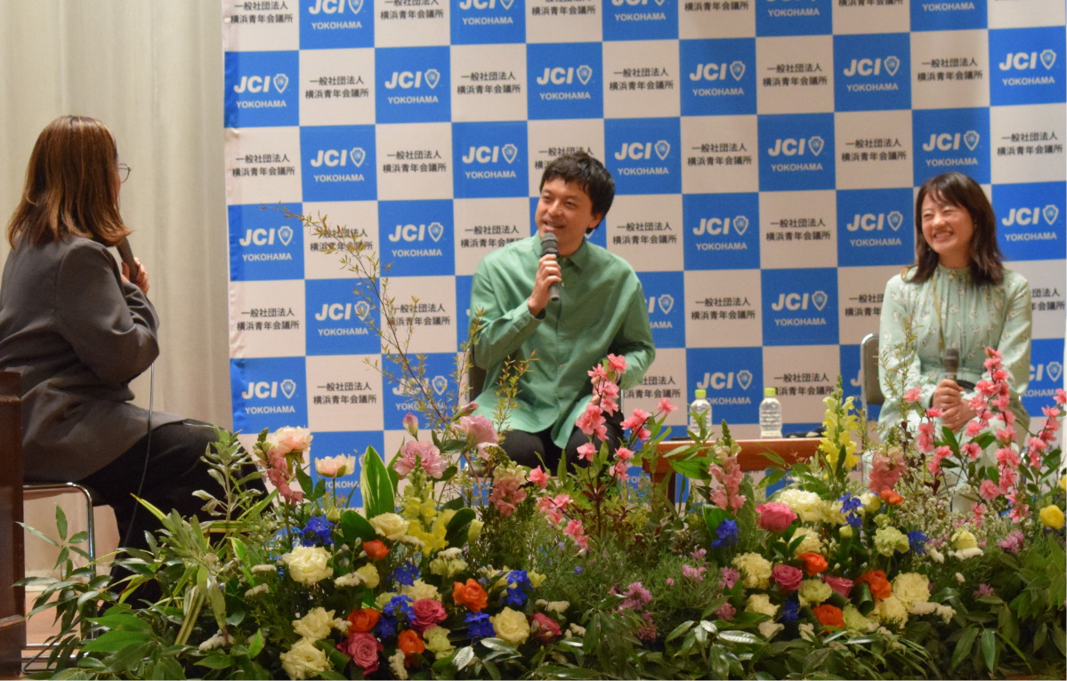 大阪・関西万博の事例を紹介するdemo!expoの二人