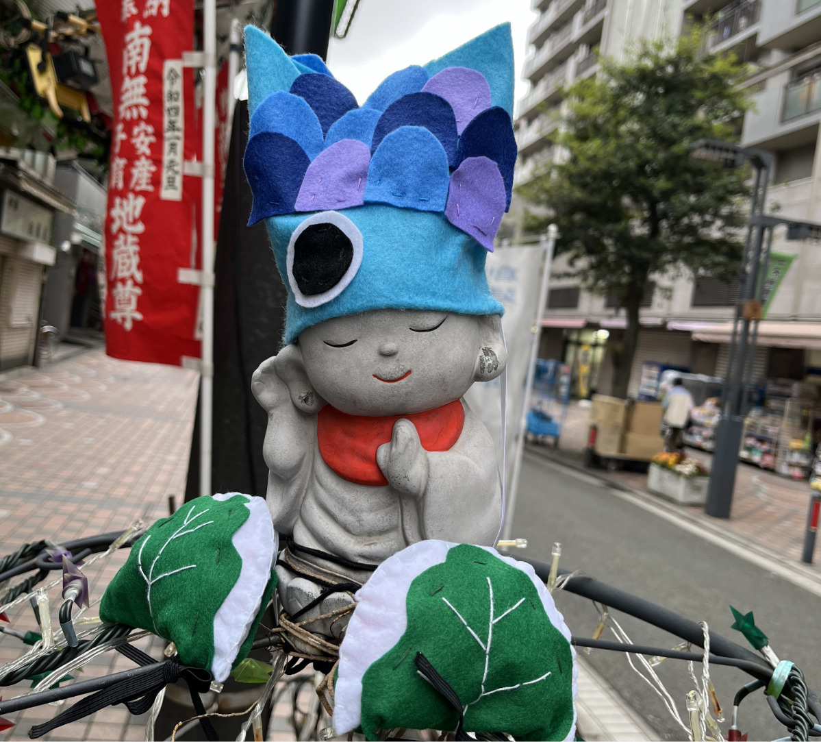 「お地蔵くんがこいのぼりに食べられている」と話題になった帽子