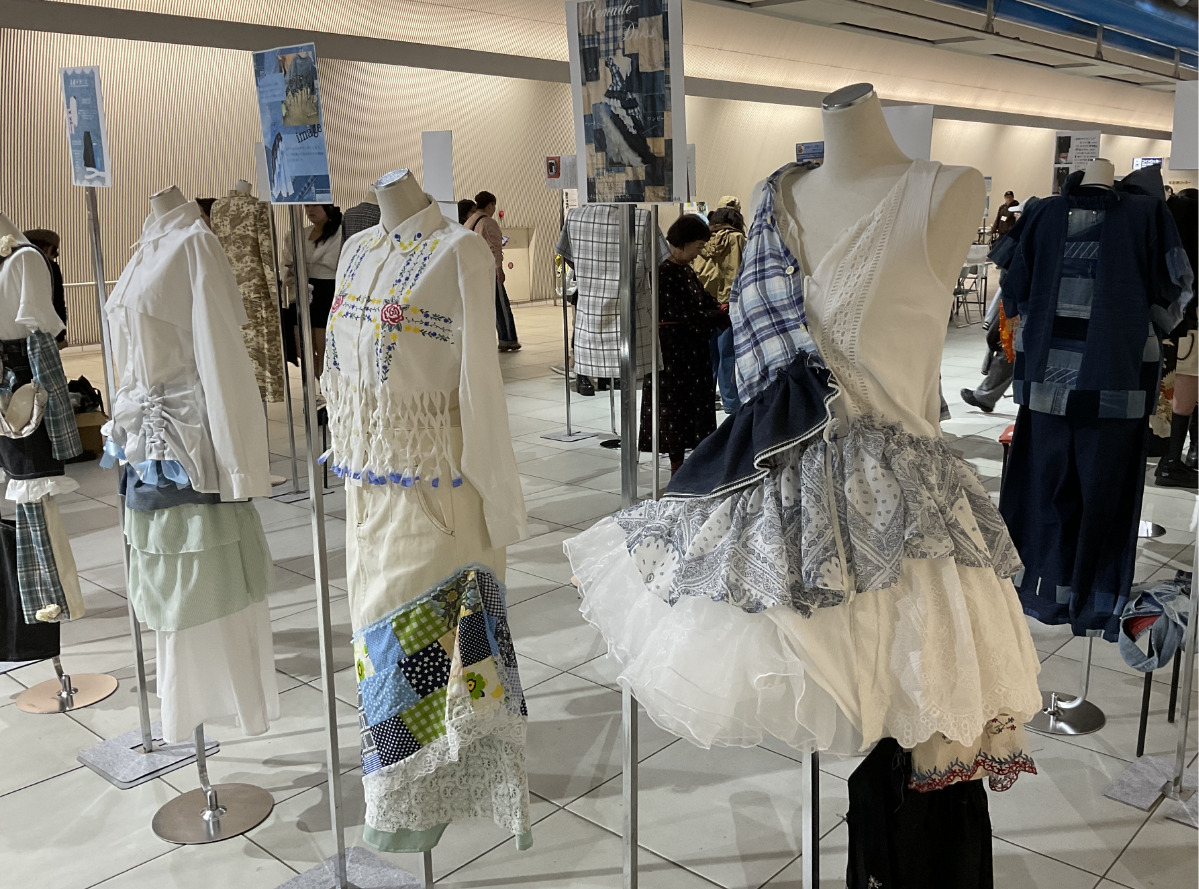 アイデア溢れるリメイク服が並んだ