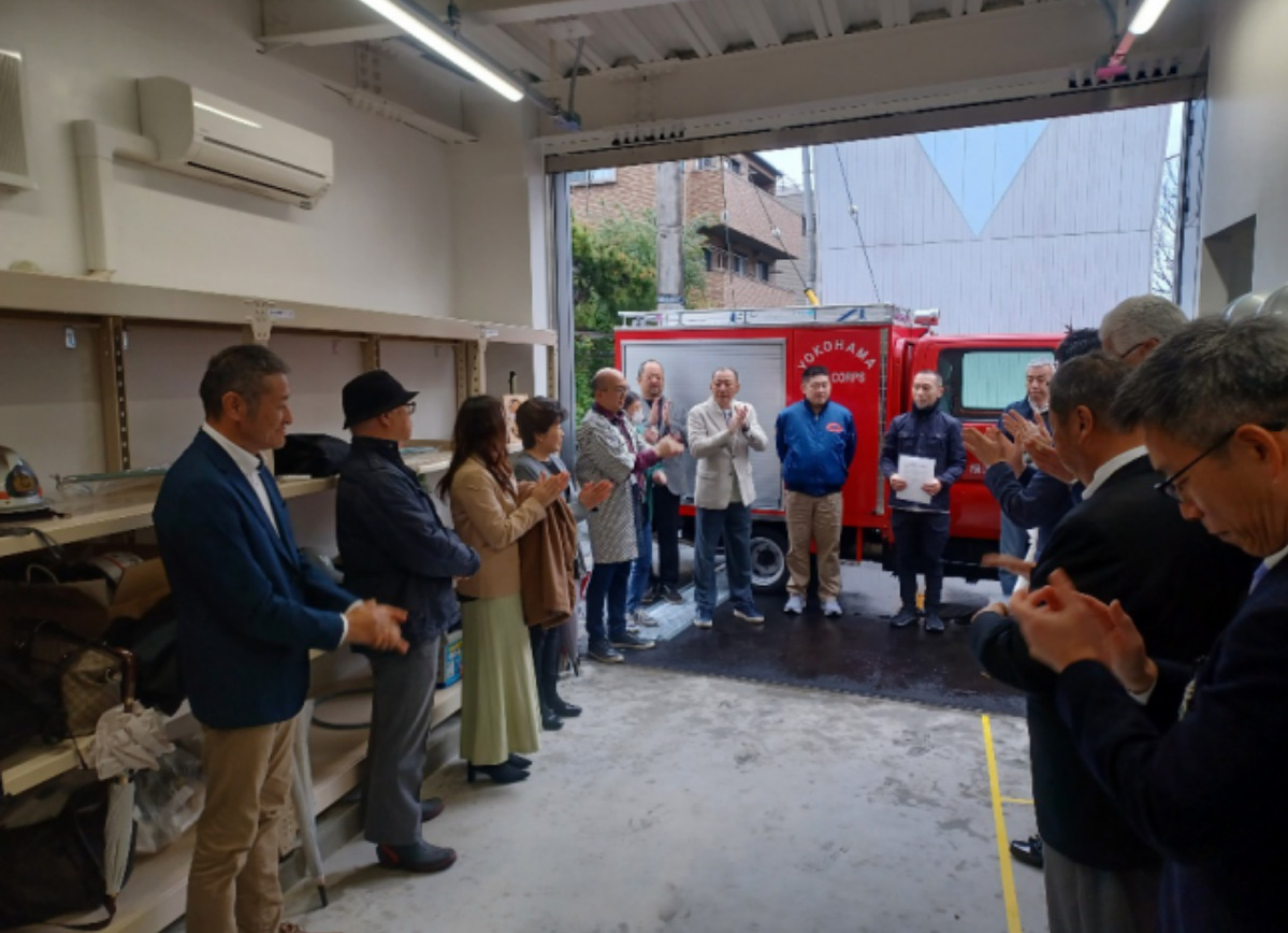 開所を祝う関係者